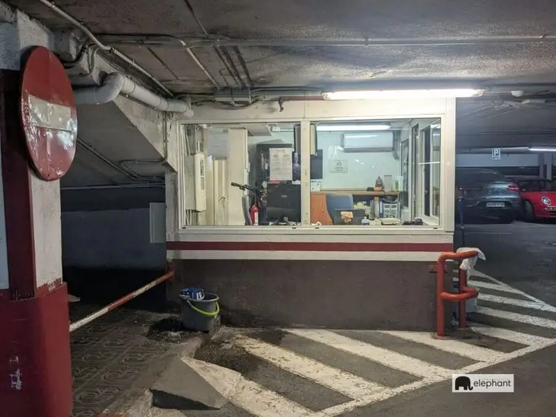 Alquiler Garaje Eixample Barcelona Parking Moto Coche Seguro