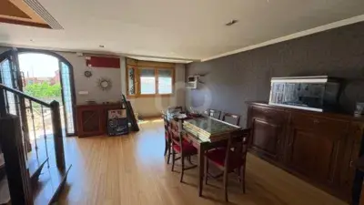 Chalet Adosado en Sariegos con Jacuzzi Gimnasio y Bodega