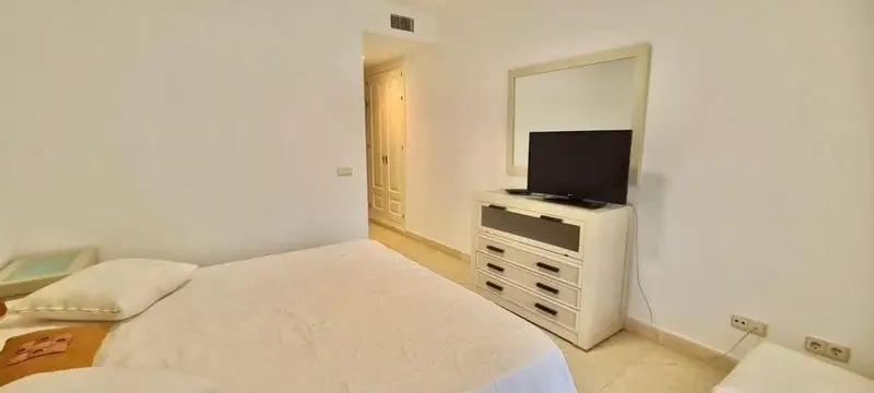 Apartamento en Alquiler Estepona 2 Dormitorios 2 Baños Piscina Garaje