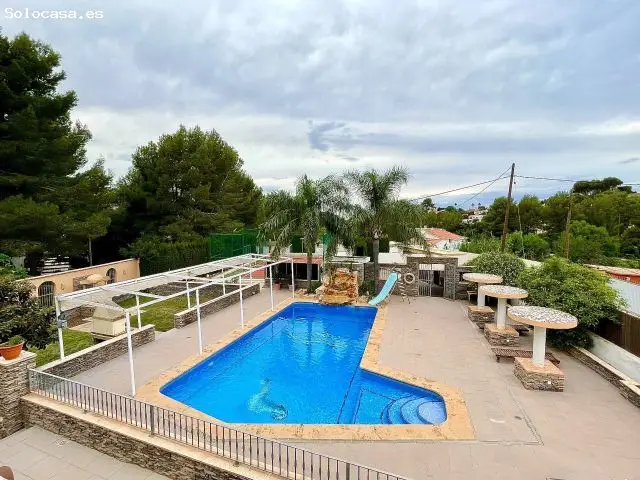 Chalet En Venta En Denia, Alicante