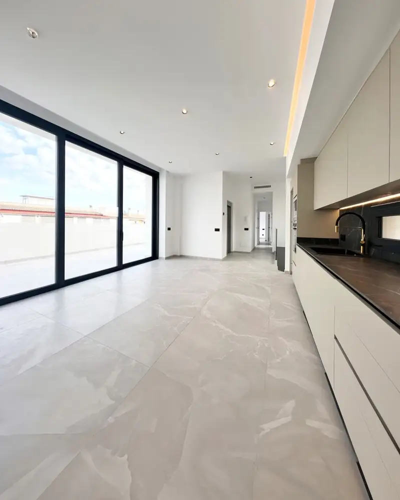 Atico en venta en Palma de Mallorca: Lujo, Vistas al Mar y Alta Rentabilidad