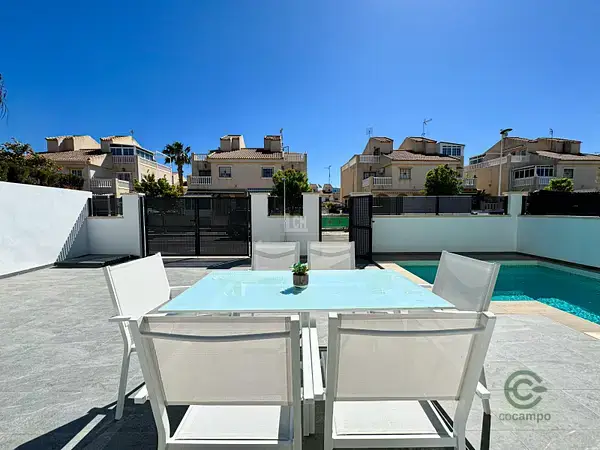 Villa en La Torreta Torrevieja 3 dormitorios 3 baños piscina jardin