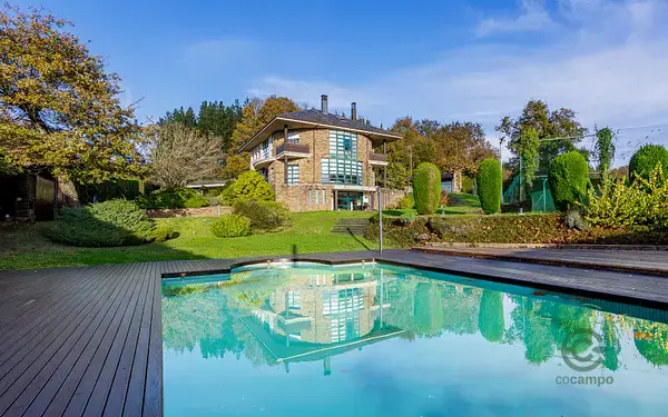 Chalet de Lujo en Lugo con Piscina y Cancha Deportiva