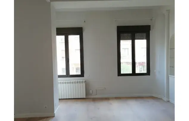 Alquiler Apartamento 3 Dormitorios 159m² León