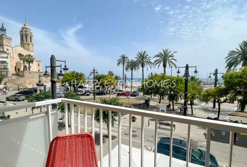 Apartamento en Sitges con Vistas al Mar Amueblado y Reformado