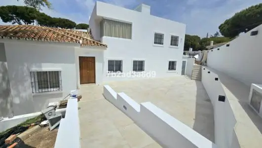 Villa de Lujo en Elviria 7 Dormitorios 6 Baños Recien Reformada