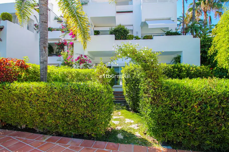 Apartamento en Milla de Oro Marbella 2 Dormitorios Piscina Jardin