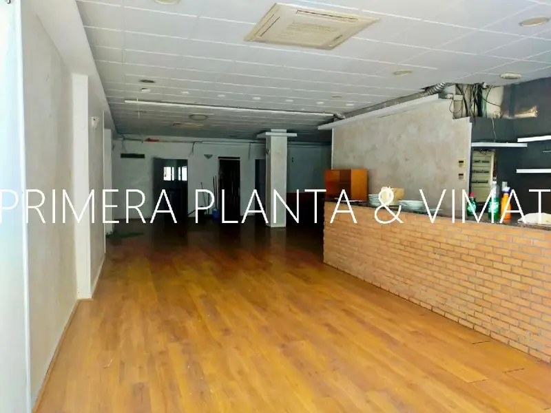Venta Local Comercial con Patio en Pineda de Mar