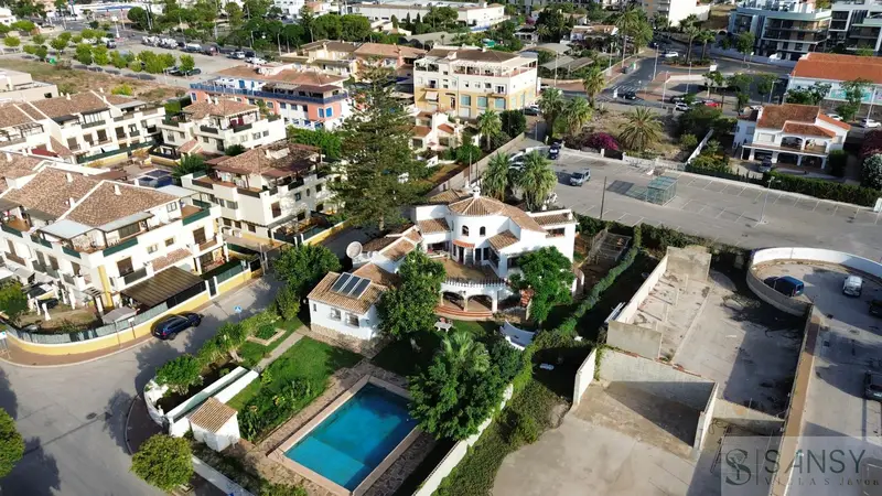 Villa 7 dormitorios 4 baños en Jávea Para Reformar