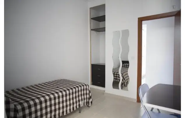 Apartamento 5 Dormitorios Cádiz Estudiantes