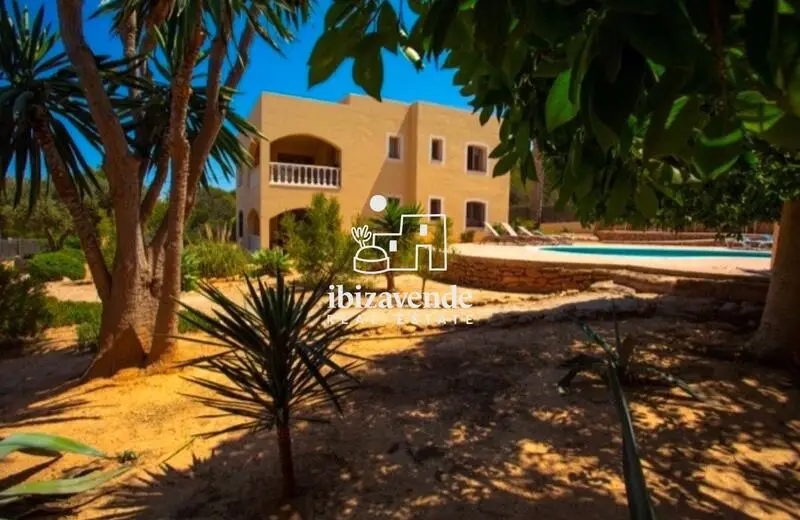 8 Cuarto Villa en Cala Tarida con Vistas al Mar