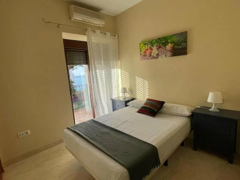 Apartamento 3 Dormitorios Primera Linea de Playa Calahonda