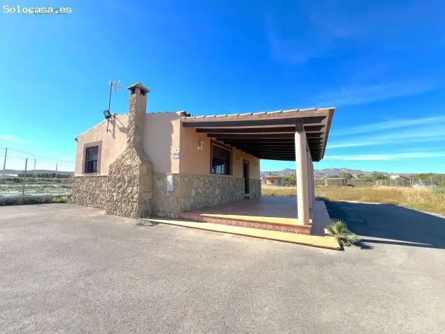 Cortijo con terreno y árboles frutales en Cuevas del Almanzora