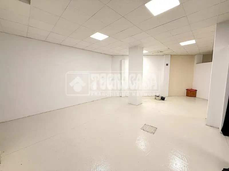 Local Comercial en Venta Paseo San Antonio Cuenca