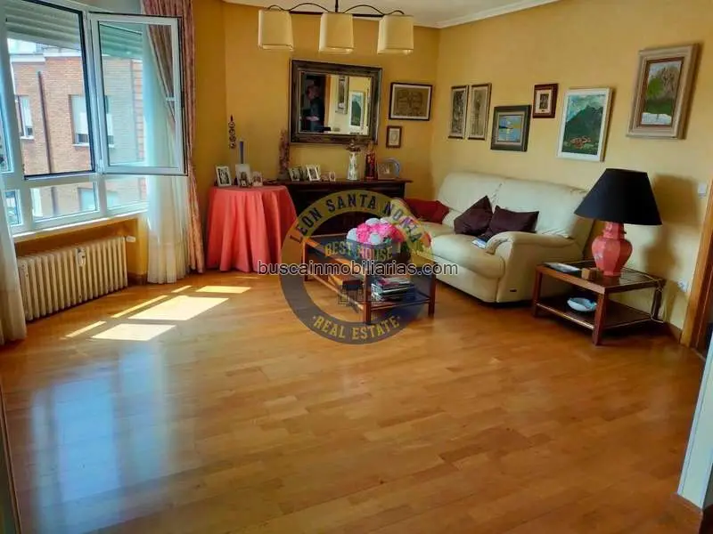 Piso en venta en La Chantría León 4 habitaciones
