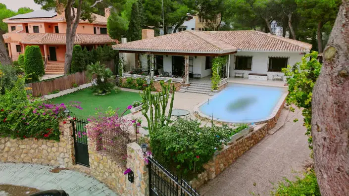 Villa de Lujo en Venta 6 Dormitorios y 4 Baños