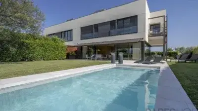 Casa de Lujo en Venta en Emporda 4 Dormitorios 5 Banos