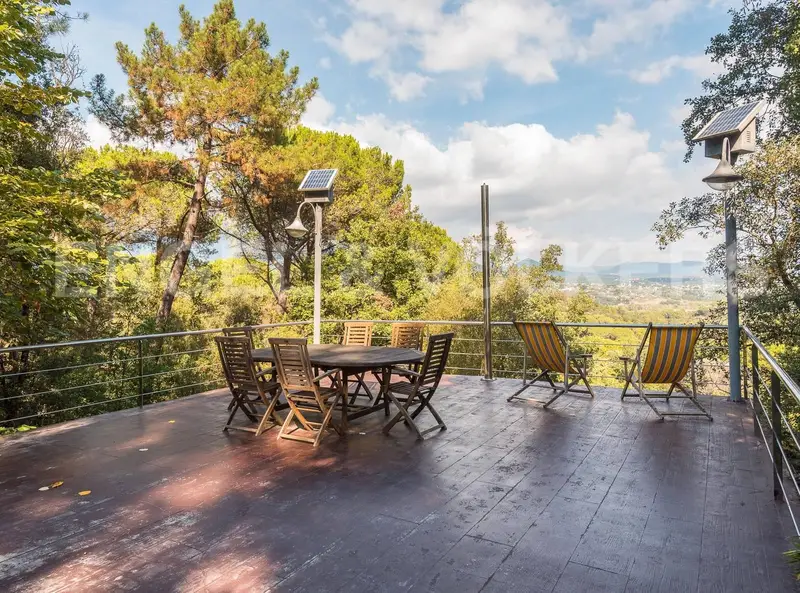 Chalet en venta Sant Celoni con piscina y pista de squash