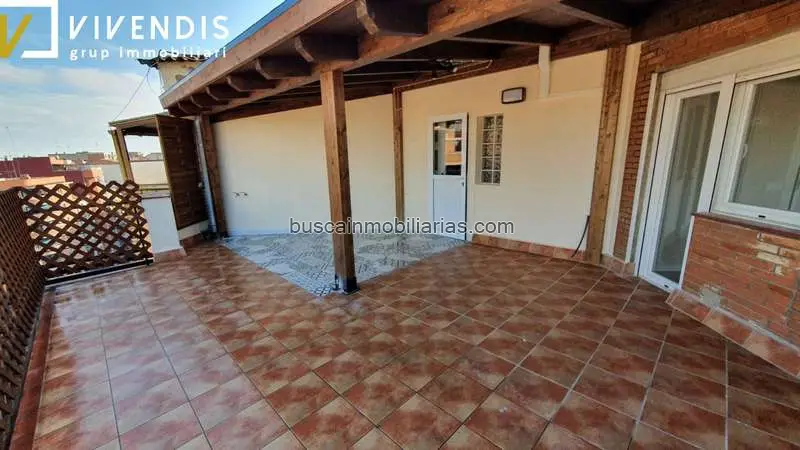 Atico en venta en Lleida centro 2 dormitorios terraza reformado