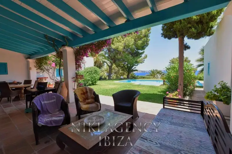 Villa en Venta en Ibiza Es Cubells con Vistas al Mar