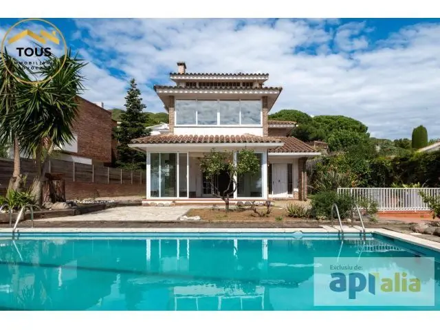 Casa en Vilassar de Dalt con Piscina y Garaje para 3 Coches