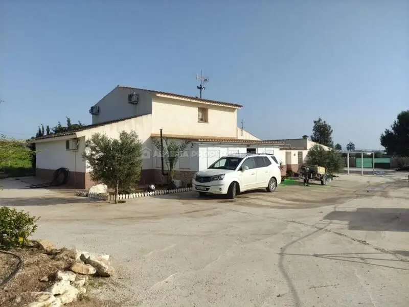 Casa de Campo Reformada con 7 Dormitorios y 5 Baños en Lorca Murcia