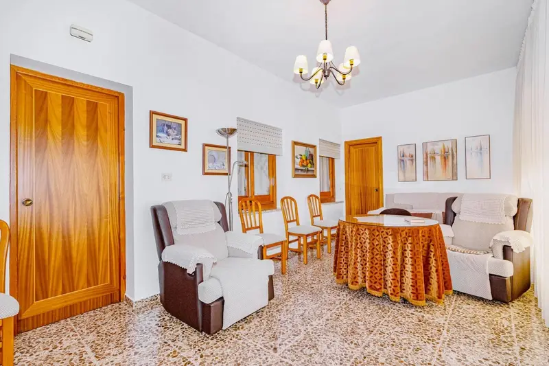 Chalet en Albolote 300m2 Planta Baja 4 Dormitorios Patio Terraza