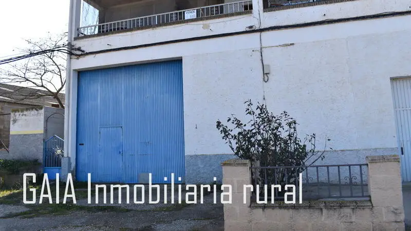 Gran Taller y Vivienda en Maella