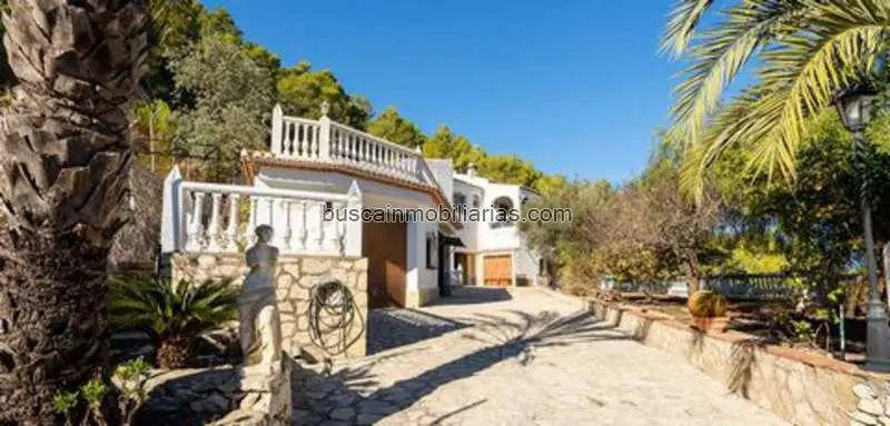 Villa en Venta Oliva con Vistas al Mar y Terraza