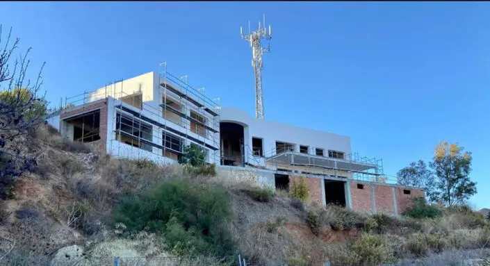 5 Bed Villa for sale