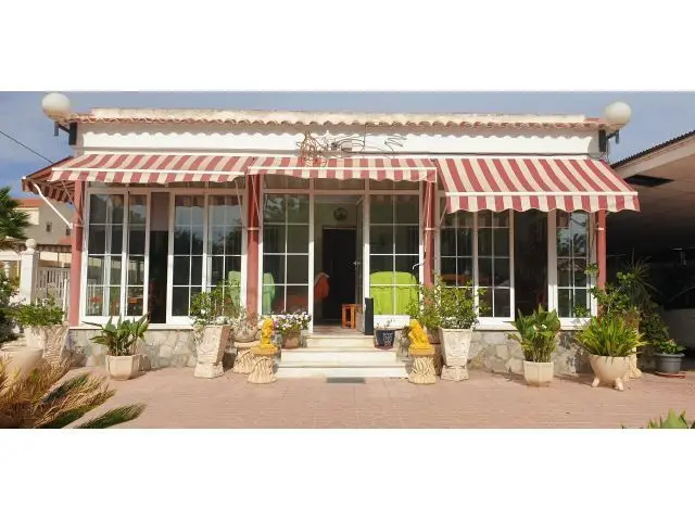 Chalet en Venta con Piscina y Barbacoa en Peña Las Aguilas