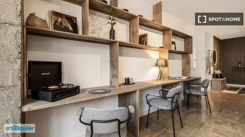 Se alquila apartamento de 4 habitaciones en Almagro