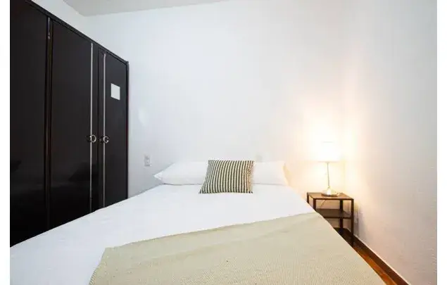 Habitaci	ón 110m	² en Barcelona Sants - Piso Compartido