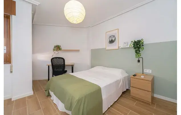 Habitaci".n 120m

² Alicante Estancia Media Larga