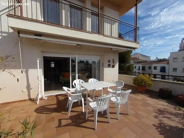 Dúplex con Piscina y Jardín para Familias 7 Personas