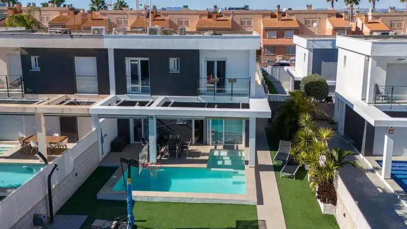 Villa en Gran Alacant 3 Dormitorios Piscina Privada Moderna