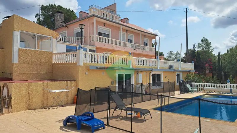 Casa de Campo con 5 Dormitorios y Piscina en Aledo Murcia