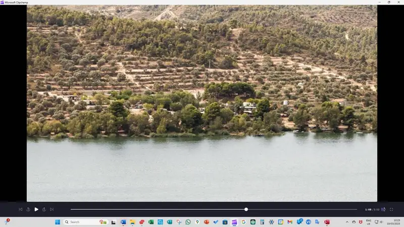 Casa de Madera Riba-roja d'Ebre: Cabaña con Encanto junto al Rio Ebro