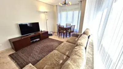 Apartamento en venta en urbanizaci	ón privada con piscina y padel