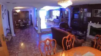 Casa Adosada en Venta Picassent 5 Dormitorios Piscina Jardin