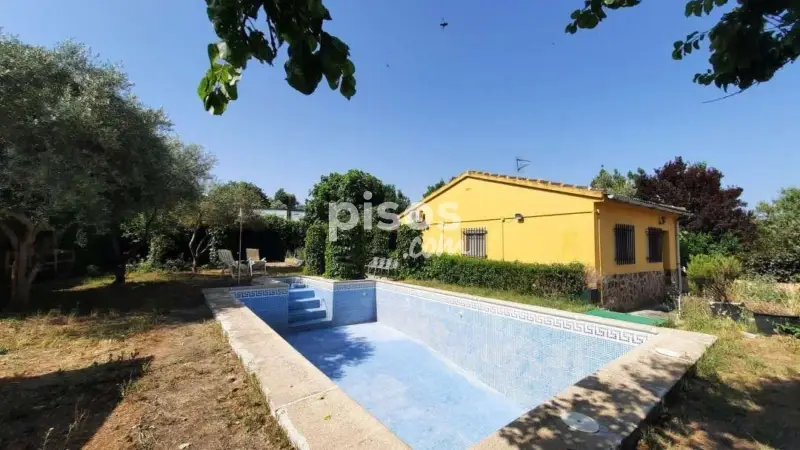 Chalet en venta en Escalona con piscina y jardin
