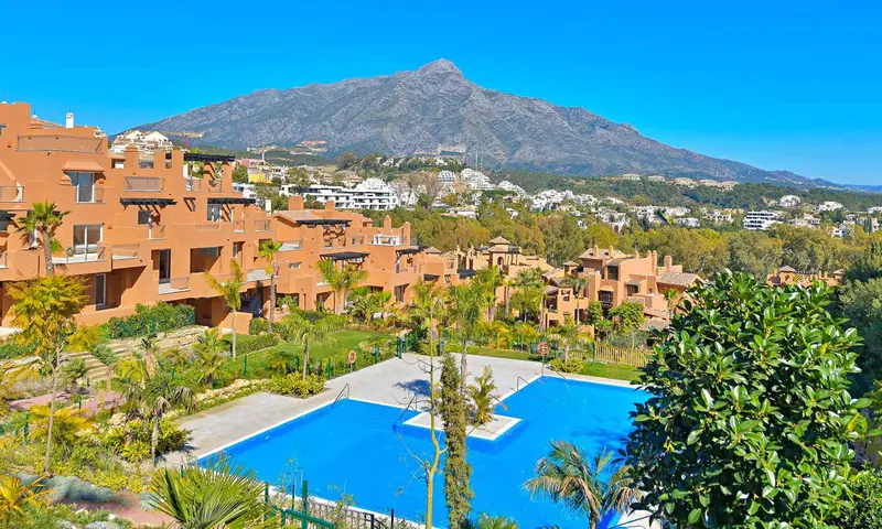 Piso de 2 Dormitorios alquiler Nueva Andalucia, España