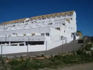 Garaje en venta en Estepona con pista de tenis