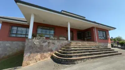 Chalet en Herrera de Camargo con Piscina y Gran Garaje