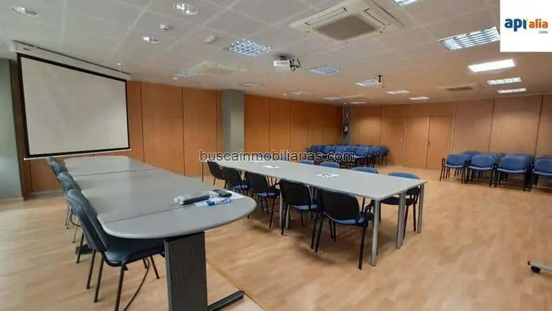 Oficina en Venta en Lleida Lista para Trabajar