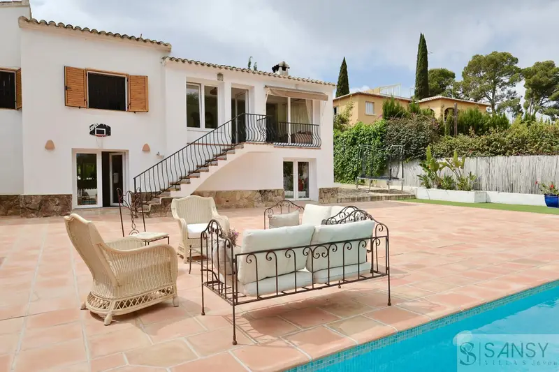 Villa en Jávea con Piscina Cerca de la Playa