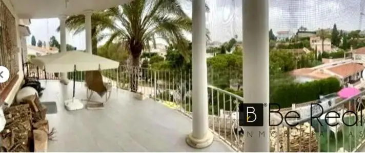 Villa en Malaga con Vistas al Mar en Urbanizaci3n Privada
