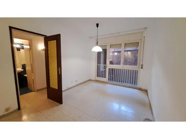 Piso para reformar en Barcelona 3 habitaciones 2 baños plaza garaje