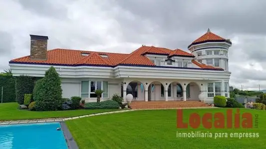 Chalet con Piscina en Suances Cantabria
