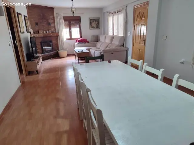 Chalet en Almansa con Piscina y Barbacoa